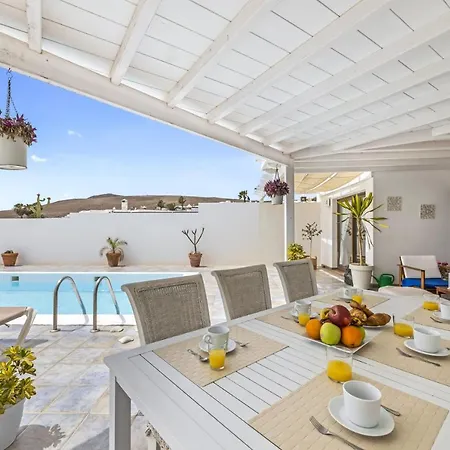 Flora - Vipvipvillas
