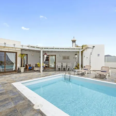 Villa Flora - Vipvipvillas *