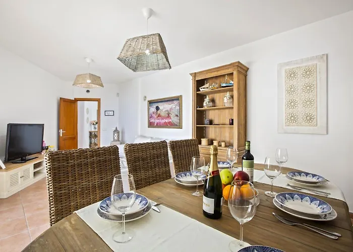 Flora - Vipvipvillas فيلة بلايا بلانكا
